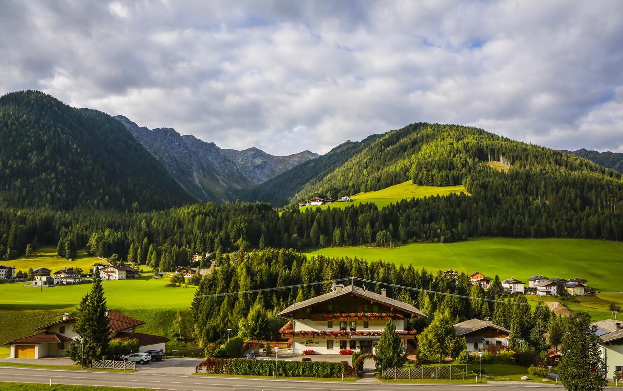 Panorama Hotel Cis - Bed And Breakfast Kartitsch Buitenkant foto